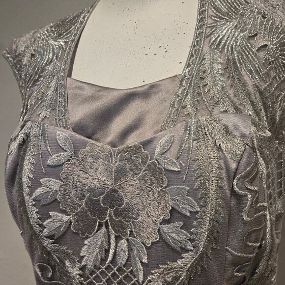 Sue Wong Nocturne Gray Silver Embroidered Lace Sheath Cocktail Dress, Size 8 - Picture 5 of 11